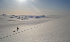 raid à ski nordique en laponie