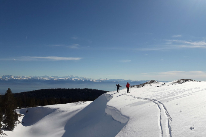 expédition à ski dans le Jura Suisse