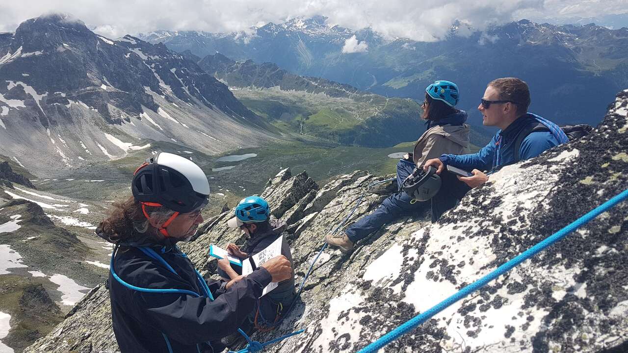 Alpinistes et corde