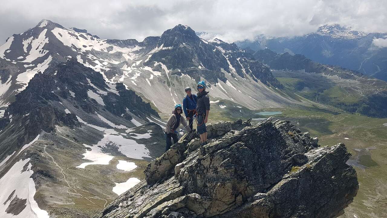 Alpinistes sur un sommet