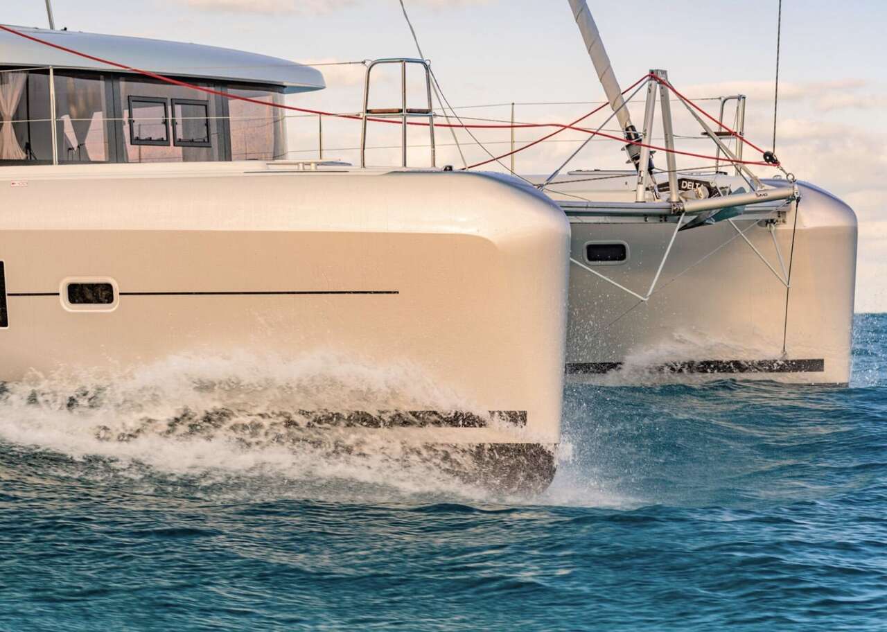 catamaran Lagoon 42 en navigation en Méditerranée – séjour voile
