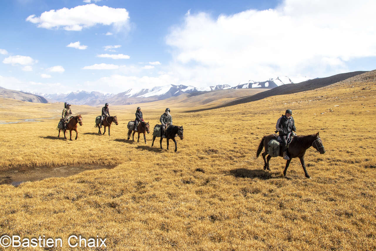 Cavaliers dans la réserve de Sarychat-Ertash en Kirghizie - Voyage Amarok l'Esprit Nature