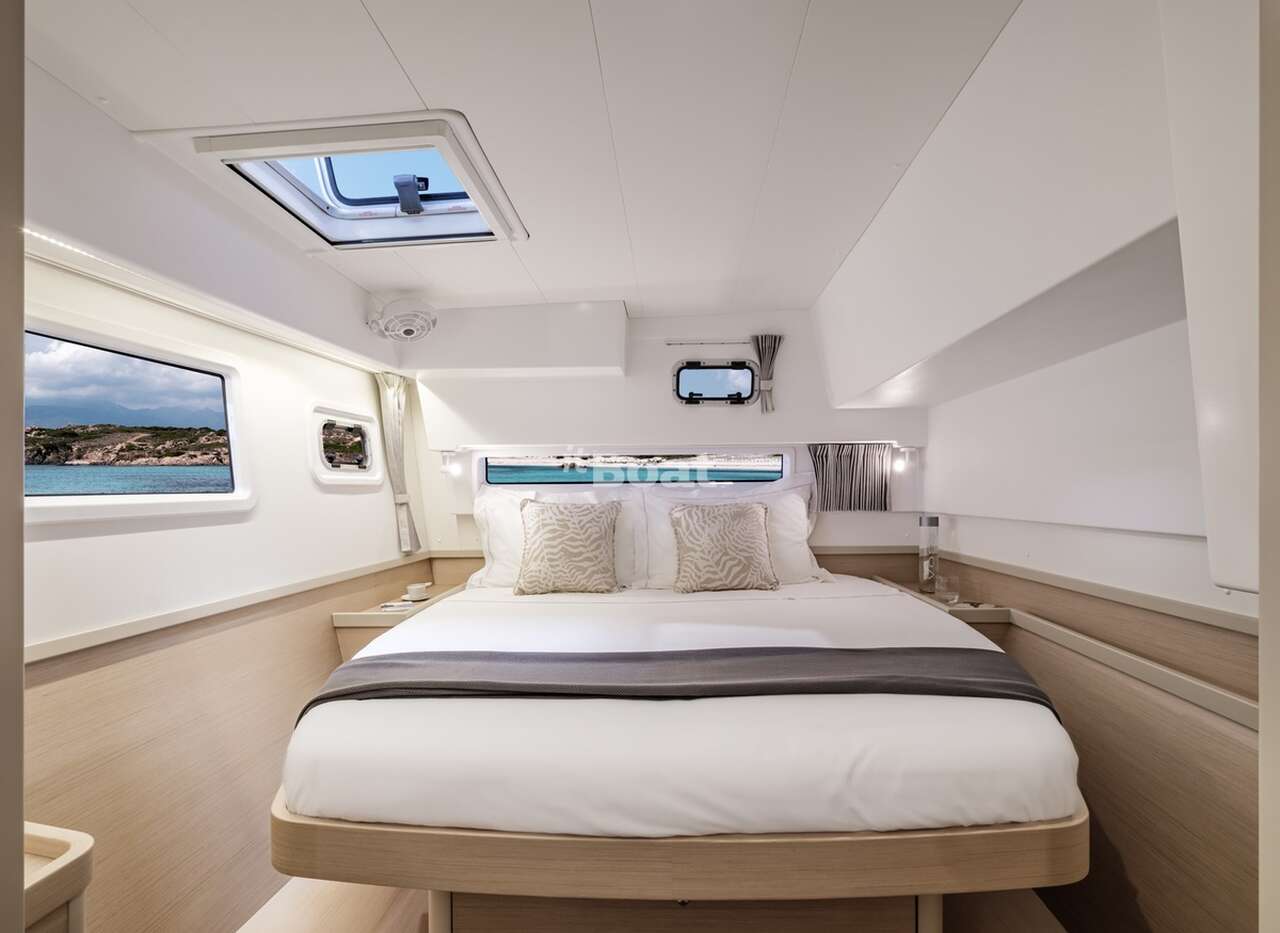 Chambre double dans le catamaran Lagoon 42