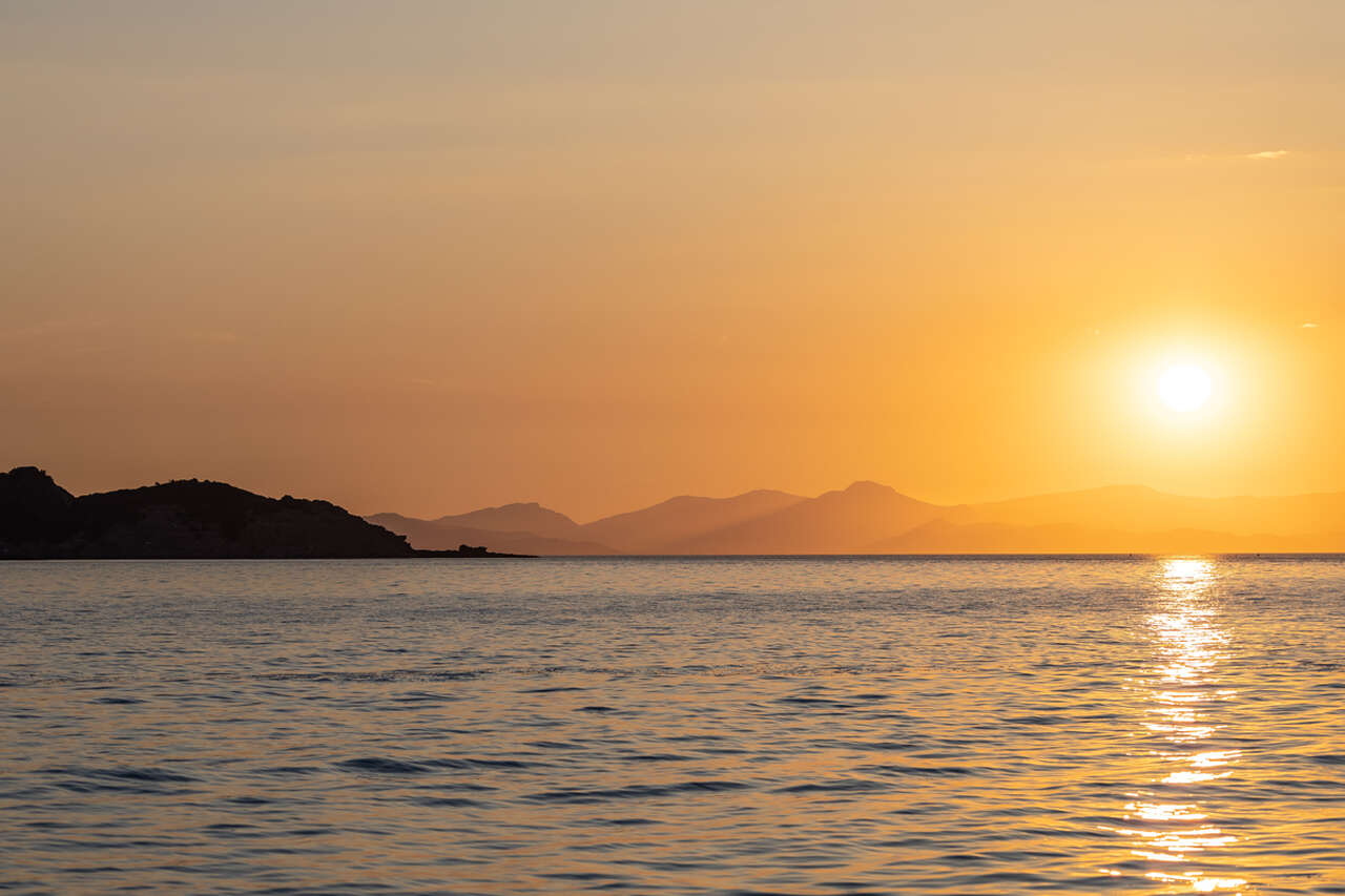coucher de soleil sur le sanctuaire Pelagos en Méditerranée