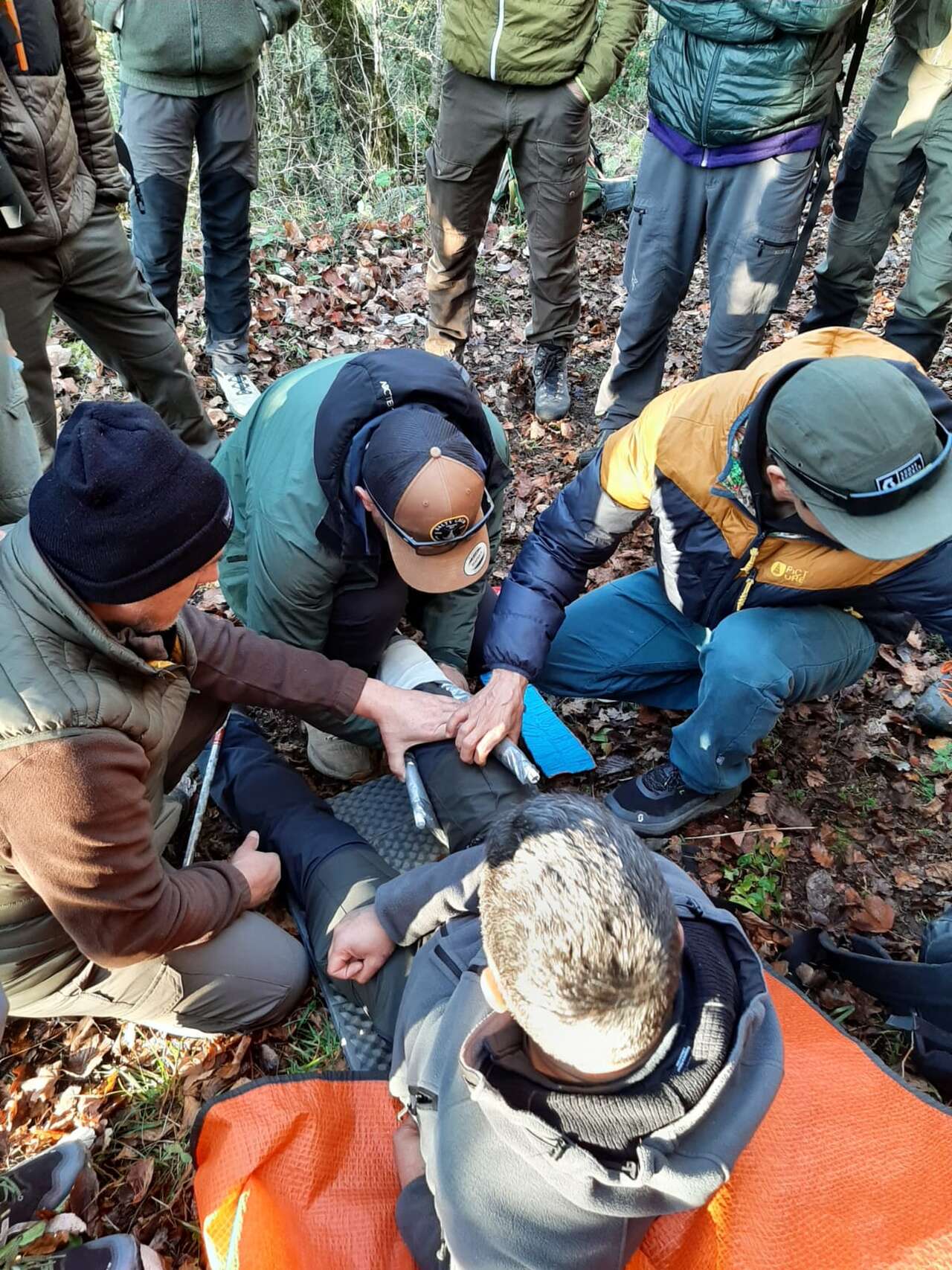 Exercice de secourisme en pleine nature