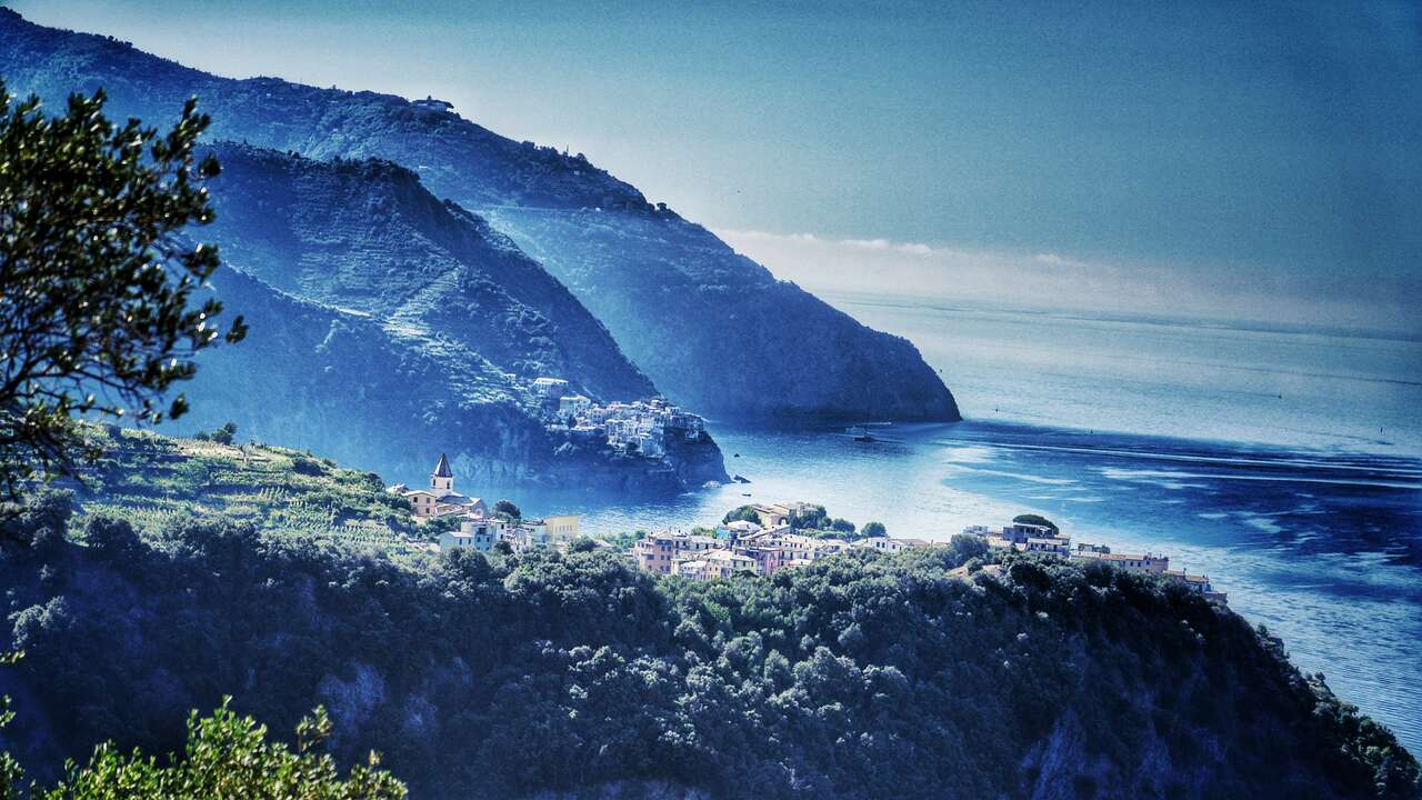 Paysage côtier et villages perchés de Ligurie
