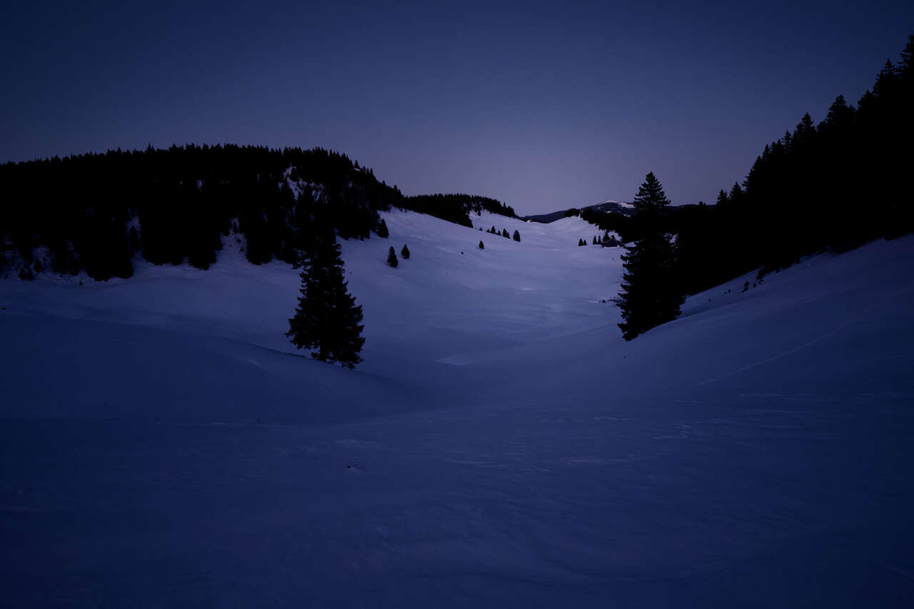 Paysage enneigé de montagne dans le Jura