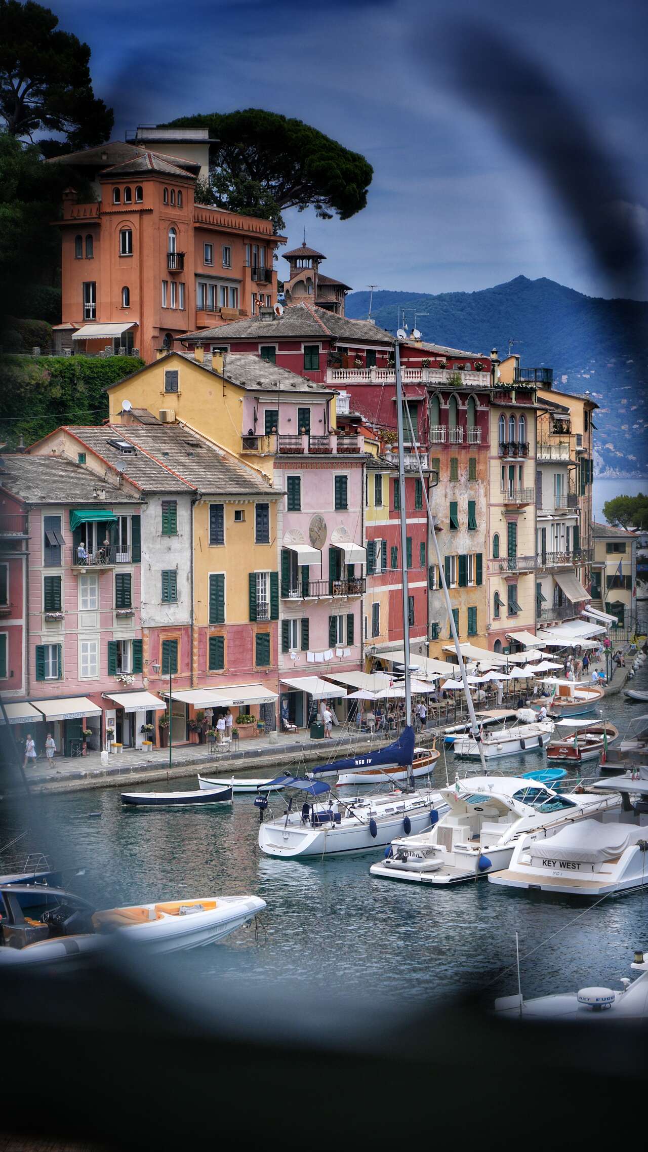 Port de Portofino avec ses façades colorées et ses voiliers