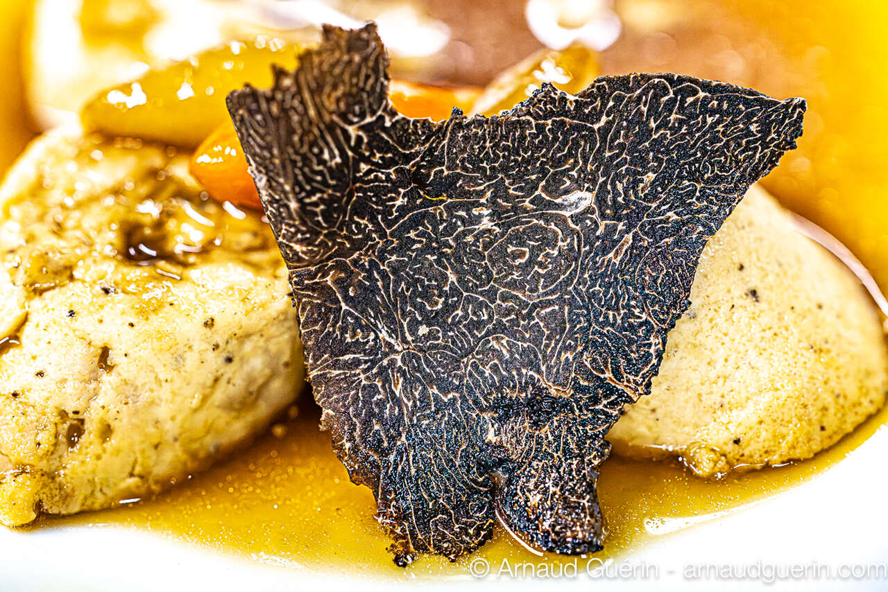 Truffe noire en cuisine gastronomique, plat du Manoir du Lys en Normandie